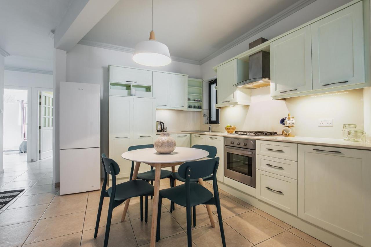 Stylish 3 Bedroom Apartment - St. Julians - 5 Mins From Balluta Bay Saint Julian's ภายนอก รูปภาพ