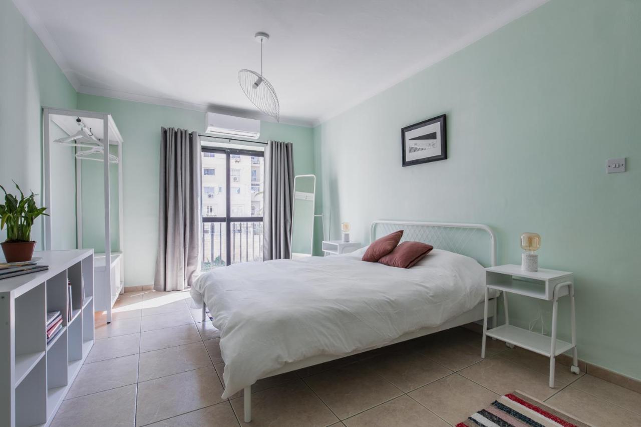 Stylish 3 Bedroom Apartment - St. Julians - 5 Mins From Balluta Bay Saint Julian's ภายนอก รูปภาพ